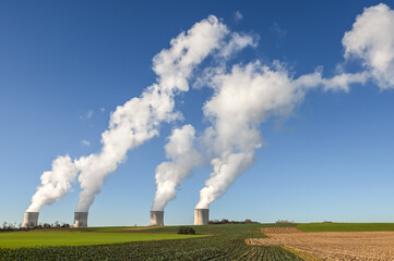 centrale nucleaire electricité environnement ecologie Cattenom Thionville Lorraine France planète climat