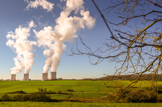 centrale nucleaire electricité environnement ecologie Cattenom Thionville Lorraine France planète climat