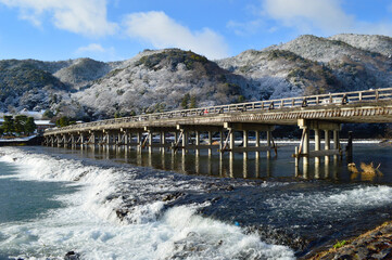 冬の京都市嵐山の渡月橋02	
