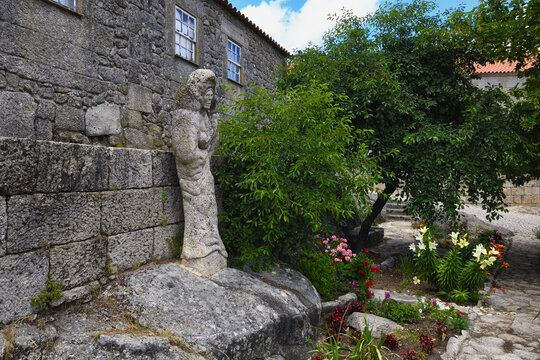 Garden of the Ring, Statue, Sortelha, Serra da Estrela, Beira Alta, Portugal