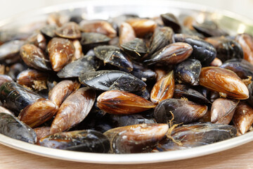 Raw uncooked mussels