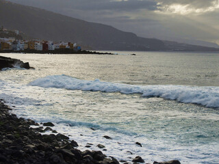 Steiniger Strand in Santa Cruz auf Teneriffa