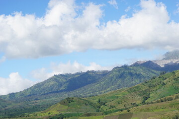 Naklejka premium Scenic view of green valley