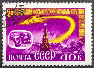 RUSSIA - CIRCA 1960: stamp printed by Russia, shows Kremlin, Sputnik 5 and Dogs Belka and Strelka, circa 1960 - obrazy, fototapety, plakaty