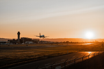Fototapeta na wymiar Airplane over PDX landing in the sunset