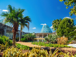 Sunny view of a green house in San Antonio Botanical Garden - obrazy, fototapety, plakaty