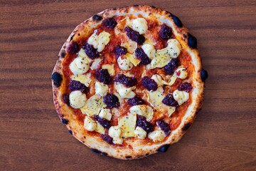 Brie pizza with blueberry jam