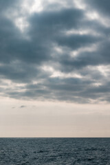 Fototapeta na wymiar sky with clouds over the sea 