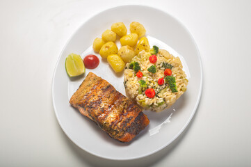 isotto with broccoli, with grilled salmon and soutê potato
