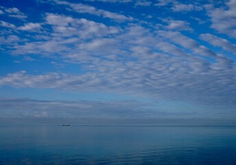 Fototapeta premium 沖縄県宮古島 朝凪の風景