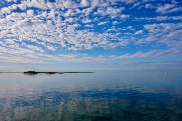 沖縄県宮古島　朝凪の風景