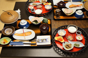 旅館の豪華な朝食