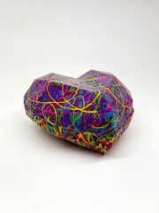 Corazón de chocolate de colores con técnica filigrana