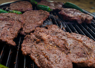 Fotografía de carne en asador.