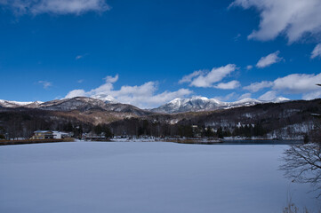 Obraz na płótnie Canvas 冬の八ヶ岳青空と厳冬の雪山風景