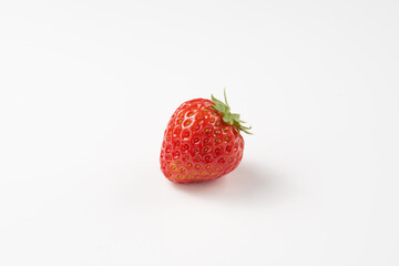 あまおう苺を白背景で