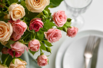 Obraz na płótnie Canvas Beautiful roses on served table, closeup