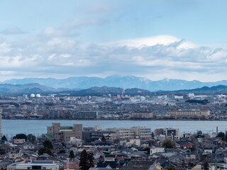 滋賀県　大津市　瀬田川と鈴鹿山脈の風景