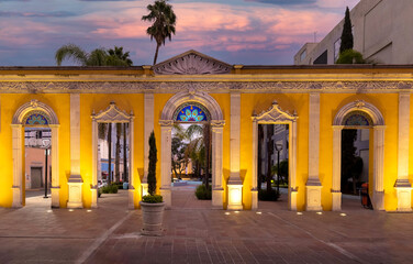 Obraz premium Central Mexico, Aguascalientes catholic churches, colorful streets and colonial houses in historic city center near Cathedral Basilica, one of the main city tourist attractions.