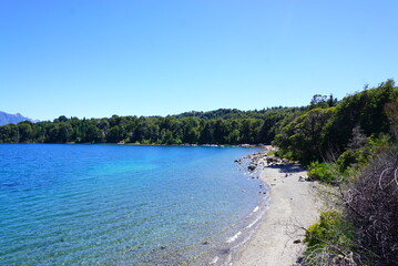アルゼンチンの美しい湖畔の風景