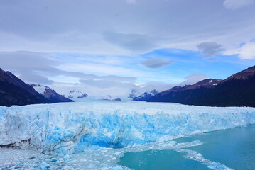 Fototapeta na wymiar アルゼンチンのパタゴニアにあるペリト・モレノ氷河