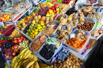 屋台のフルーツ