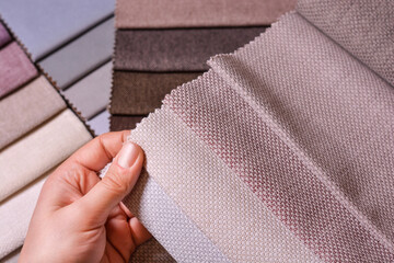 The customer looks at and selects the color fabric she likes, selects the fabric from the fabric...
