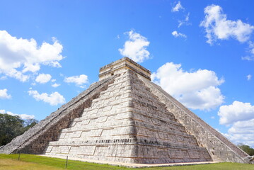 Fototapeta na wymiar メキシコのチチェンイッツァ遺跡