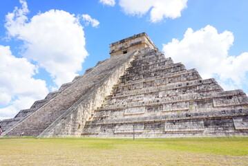 Fototapeta na wymiar メキシコのチチェンイッツァ遺跡