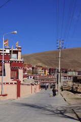 チベット・カム地方 理塘の街並み
