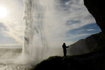 Wasserfall Seljalandsfoss nahe Hvolsvöllur im Süden Islands