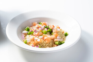Ensalada de quinoa sobre fondo blanco. Quinoa salad on white background