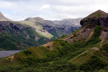 Naklejka premium Tal Thorsmörk im Süden Island - durch das Schmelzwasser der Gletscher Tindfjallajökull und Eyjafjallajökull geformtes Tal in der Gemeinde Rangárþing eystra in Island
