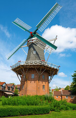 Fototapeta na wymiar Papenburg (Emsland) Innenstadt Windmühle
