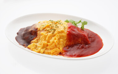 オムライス　（デミグラスソース　ケチャプソース掛け）