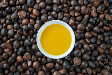 Natural pressed vegetable oil, golden tea seed oil
