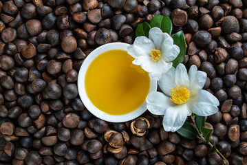 Obraz na płótnie Canvas Natural pressed vegetable oil, golden tea seed oil