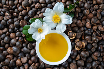 Natural pressed vegetable oil, golden tea seed oil