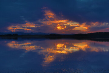Naklejka premium Australian Lake sunset