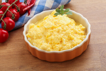 Scrambledd egg in the bowl