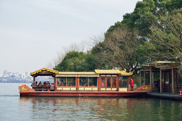 Fototapeta na wymiar Cruise ship on the West Lake in Hangzhou, Zhejiang, China