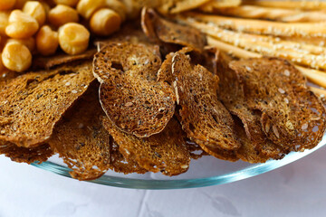bread plate croutons bread