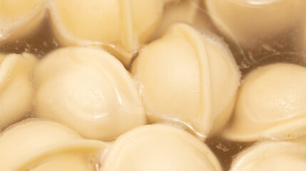 Dumplings made from dough and meat are boiled in boiled water.