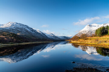 Fototapeta premium Lake with refelctions in autumn with a very blue sky. 