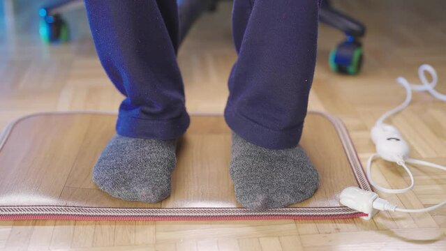 Electric heating pad warmer for feet in winter 4K