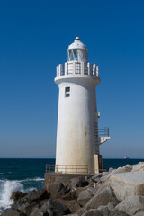 快晴の青空と白亜の灯台（伊良湖岬灯台）