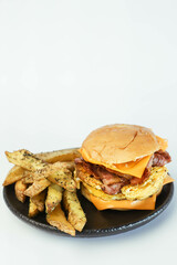 Hamburguesa con papas fritas