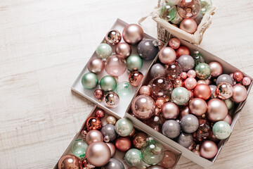 
schöne pastellfarbene Glaskugel von oben fotografiert