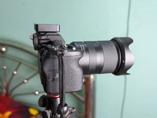A black dslr camera on a tripod 