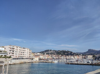 Fototapeta na wymiar view of the port of cassis in France